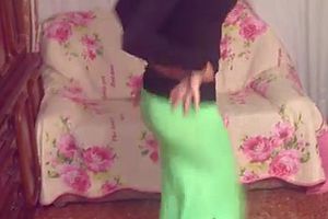 Uzun elbiseli Arap teen twerking