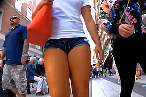 Sexy adolescente sueco en jeans